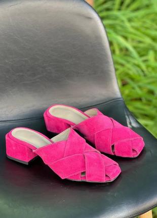 Замшеві рожеві фуксія малинові шльопанці на зручному каблуку