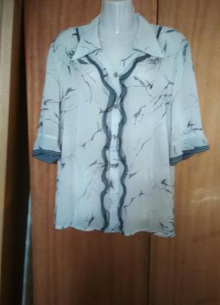 Блуза шовкова біла з воланами.