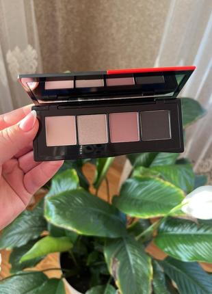 Палетка теней для век shiseido essentialist eye palette2 фото