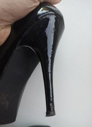 Лаковые черные туфли с открытым носом3 фото