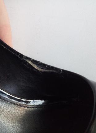 Лаковые черные туфли с открытым носом4 фото