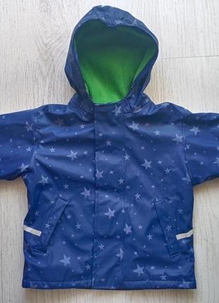 Непромокаемая курточка на флисе на 2-4 года.