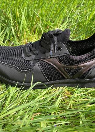 Чоловічі кросівки чорні із сітки 45 розмір. літні кросівки під джинси для чоловіків. модель 46384. колір: чорний