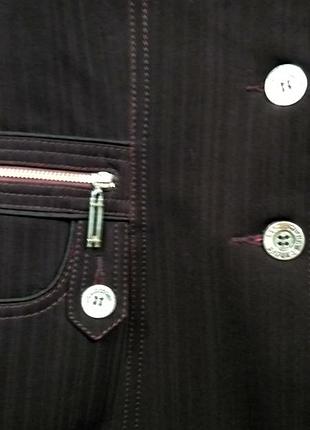 Костюм( тройка) для делового человека.