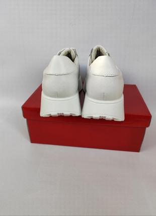 Жіночі білі шкіряні кросівки крипери на потовщеній підошві5 фото