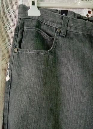 Новые мужские джинсы с рисунками3 фото