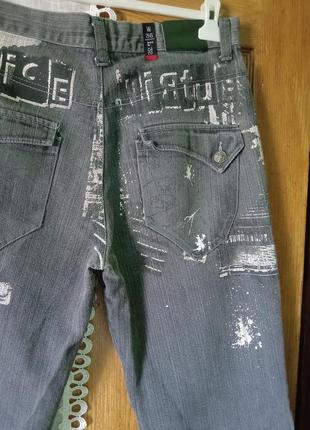 Новые мужские джинсы с рисунками5 фото