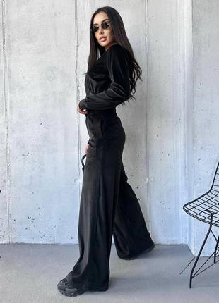 Чорний жіночий велюровий костюм прогулянковий велюровий костюм оверсайз вільного крою велюр широкі штани вкорочена кофта на блискавці6 фото