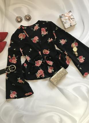 Шикарна блуза у троянди від new look