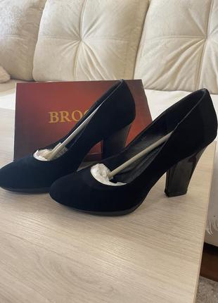 Туфлі замшеві