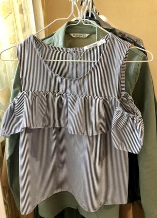 Блуза с открытыми плечами в полоску футболка рубашка