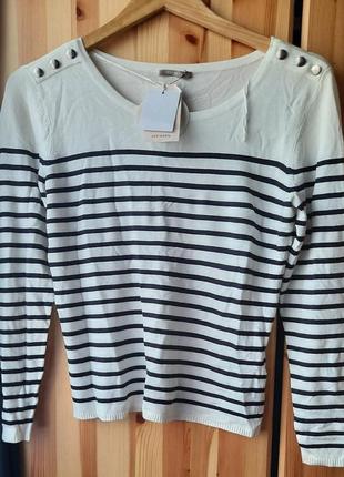 Свитер в морском стиле