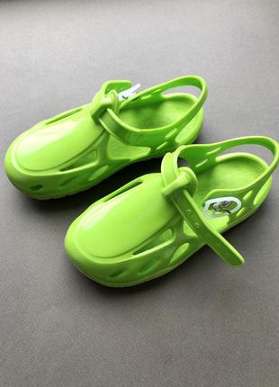 Аквашузы для пляжу