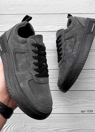 Сірі кросівки чоловічі з чорною підошвою 41-4