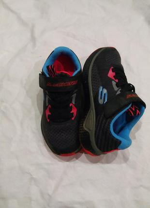 Кроссовки на мальчика,фирма skechers