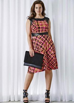 В идеале красивое брендовое платье р. 22.