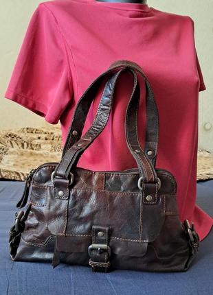 Сумка шкіра італія коричнева, дві кішені ззовні,  одна внутри застібаєтся на блискавку