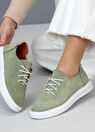 Оливковые замшевые деми туфли на шнуровке натуральная замша на белой подошве7 фото