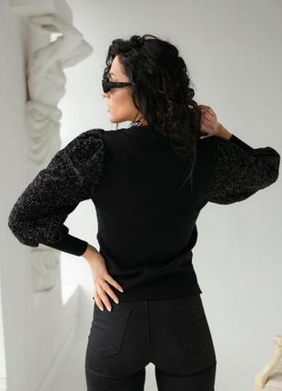 Нарядный джемпер с объемными рукавами, черного цвета.