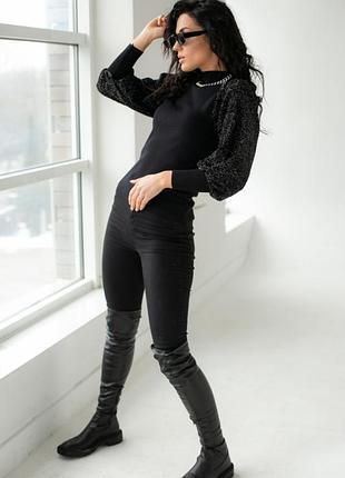Нарядный джемпер с объемными рукавами, черного цвета.