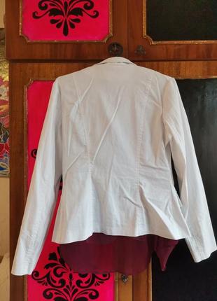 Біла курточка-піджак2 фото