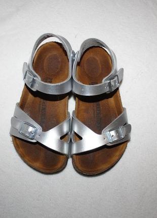 Босоножки фирмы birkenstock 29 размера по стельке внутри 18,5 см.