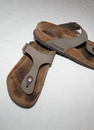 Шлепанцы вьетнамки фирмы birkenstock 36 размера по стельке указано 23 см.