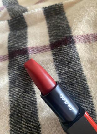 Помада shiseido modern matte powder lipstick 515 mellow drama6 фото