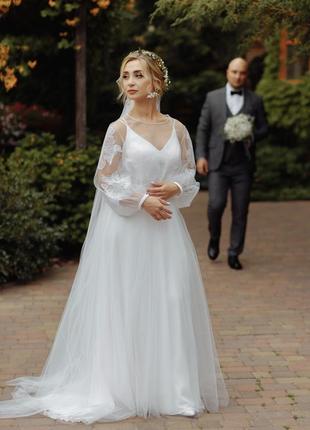 Продам весільну сукню з накидками2 фото