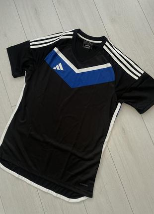 Спортивна футболка adidas