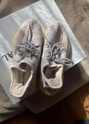 Жіночі спортивні  кросівки ізікі  адідас ізі 350 adidas yeezy boost 3507 фото