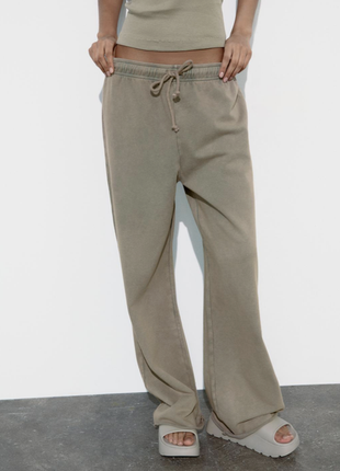 Хлопковые легкие вареные брюки zara