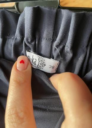 Костюм из воздушной ткани, штаны темно синие и блуза с коротким рукавом пудрового цвета размер м 388 фото