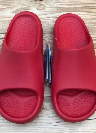 Крокс унісекс шльопанці червоні слайди crocs mellow recovery slide varsity red8 фото