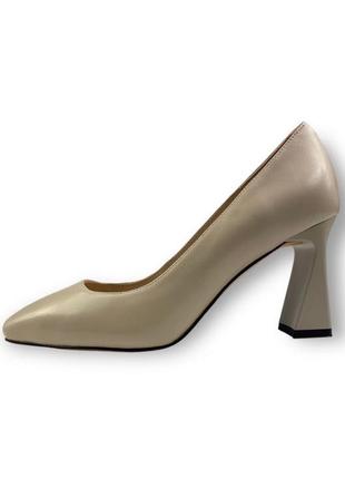Женские кожаные бежевые туфли классика на высоком каблуке h2058-a503-s1095 brokolli 2209 39, бежевый2 фото