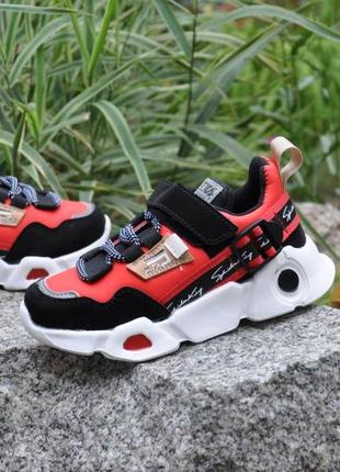 Моднявые  и яркие кроссовки для мальчиков