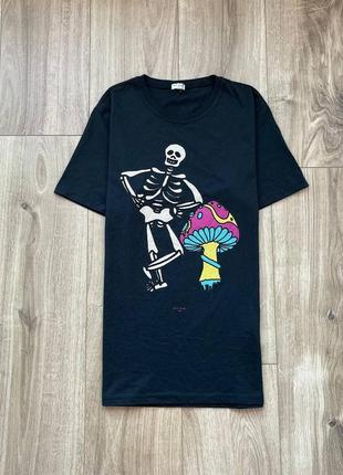 Футболка paul smith mushroom&skeleton tee  стильна футболка від paul smith у темно сірому кольорі