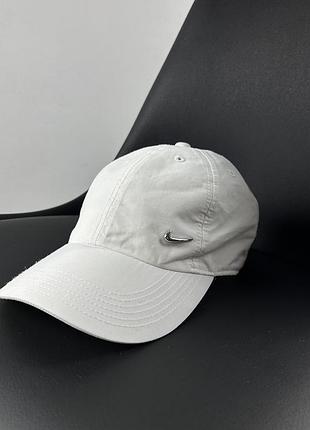Жіноча оригінальна кепка nike