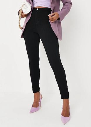 Чорні джинси скіні