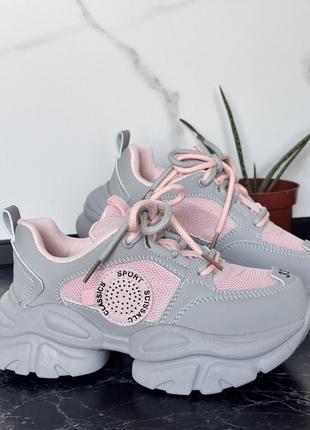 Модняві кросівки до дівчаток