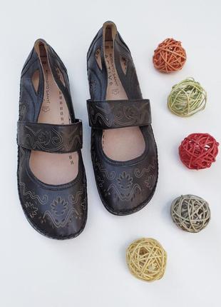 Кожагые мягкие мокасины с перфрацией от roberto