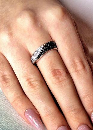 Серебряное кольцо кольца с черным и белым цирконом8 фото