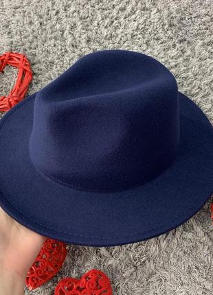 Шляпа федора унисекс с устойчивыми полями темно-синяя (поля 7 см)6 фото