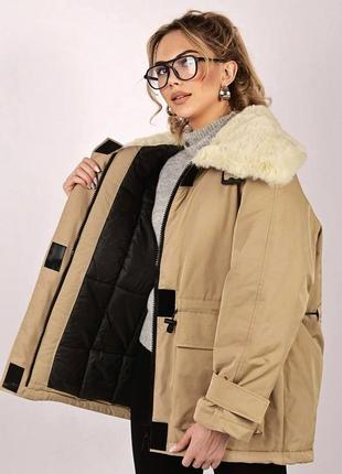 Стильная качественная бежевая женская куртка на весну удлиненная женская куртка с мехом эко3 фото
