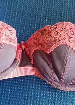 Классный бюстик цвет лаванда 30в