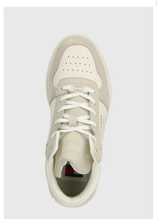 Кросівки tommy jeans tjw retro basket mc lace up колір бежевий en0en024222 фото