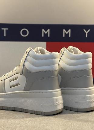 Кросівки tommy jeans tjw retro basket mc lace up колір бежевий en0en024225 фото