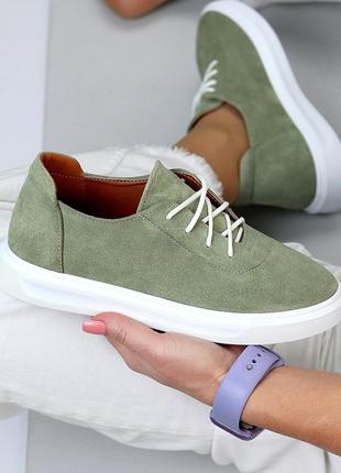 Оливковые замшевые деми туфли на шнуровке натуральная замша на белой подошве2 фото