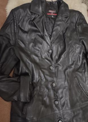 Красивый черный кожаный плащ ,506 фото