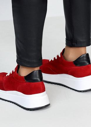 Яскраві червоні замшеві кросівки натуральна замша на білій підошві2 фото
